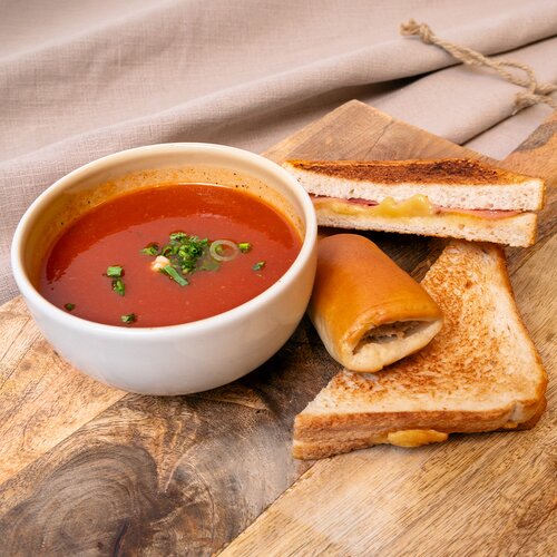 Coppelmans lunchdeal: Tosti met tomatensoep & mini worstenbroodje